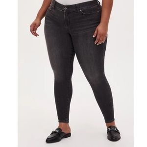Torrid Bombshell Black/Gray Skinny Jeans 28R